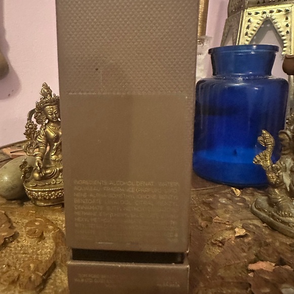 Tom Ford Ébène Fumé Eau de Parfum in Black and Gold - Picture 7 of 8